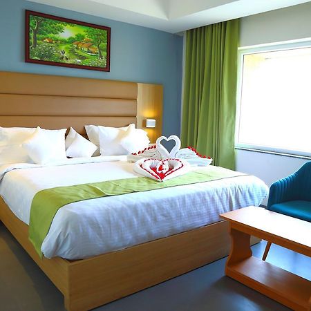 Abhayaa Hotel Visakhapatnam Bagian luar foto