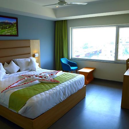Abhayaa Hotel Visakhapatnam Bagian luar foto