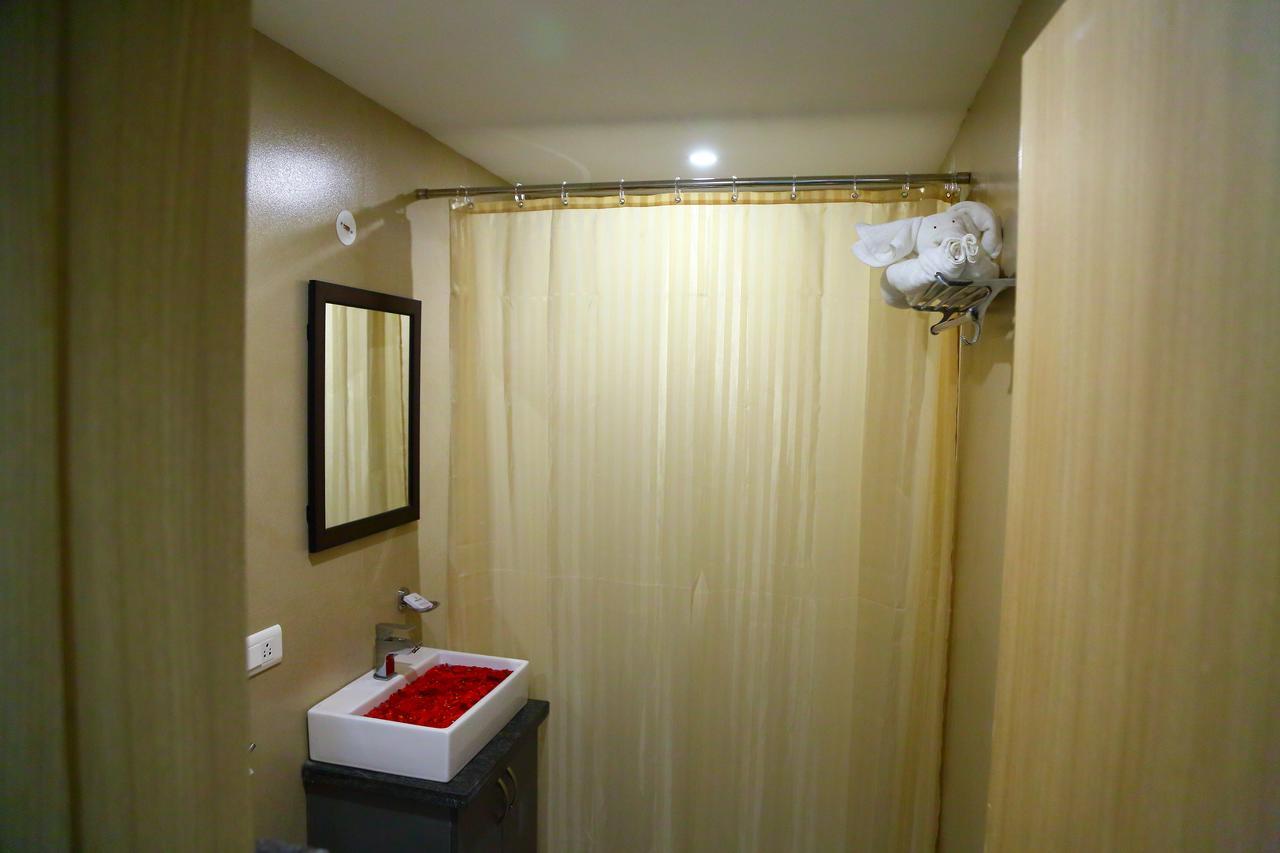 Abhayaa Hotel Visakhapatnam Bagian luar foto