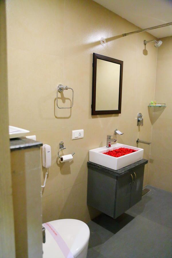 Abhayaa Hotel Visakhapatnam Bagian luar foto