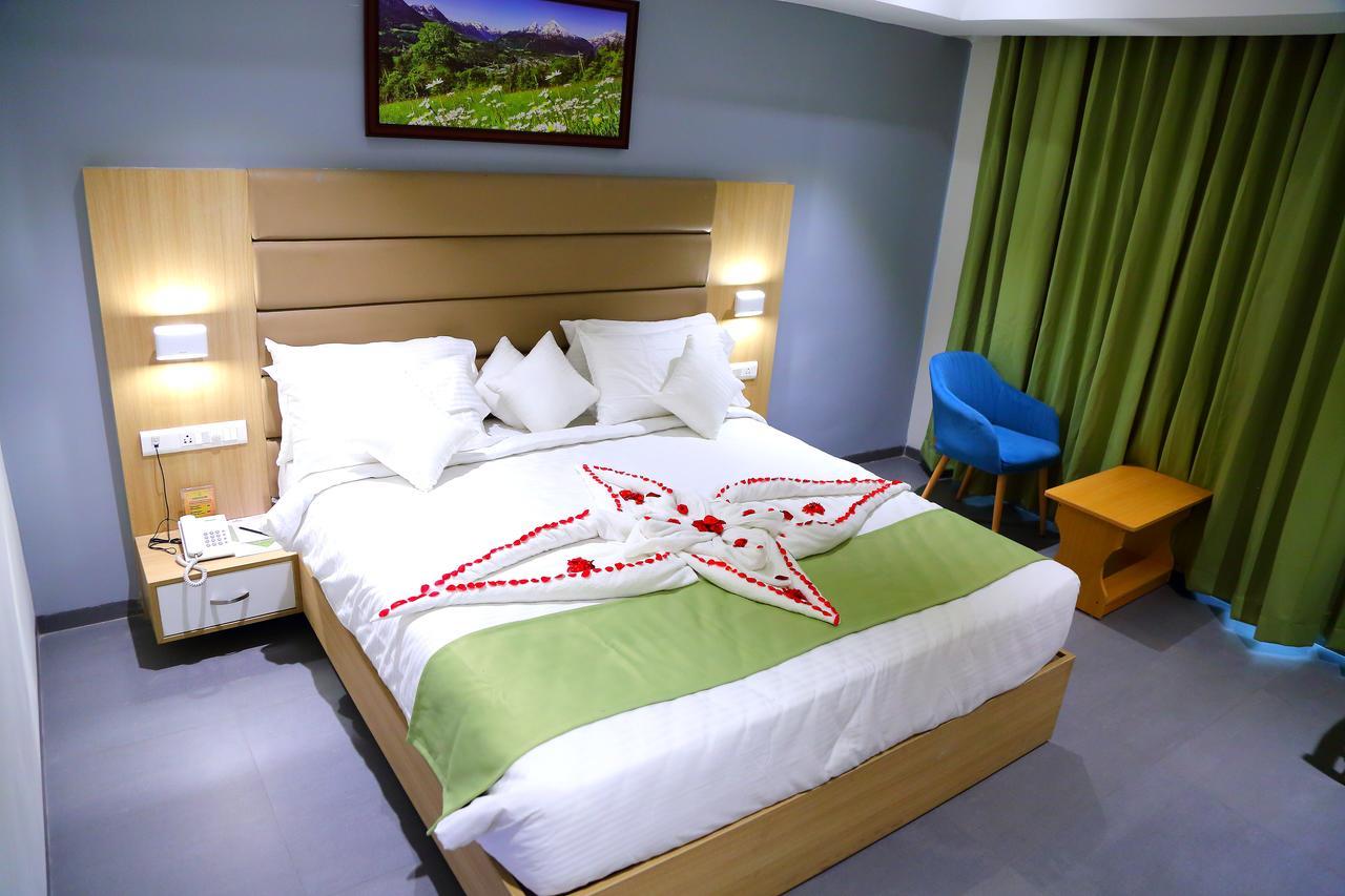 Abhayaa Hotel Visakhapatnam Bagian luar foto