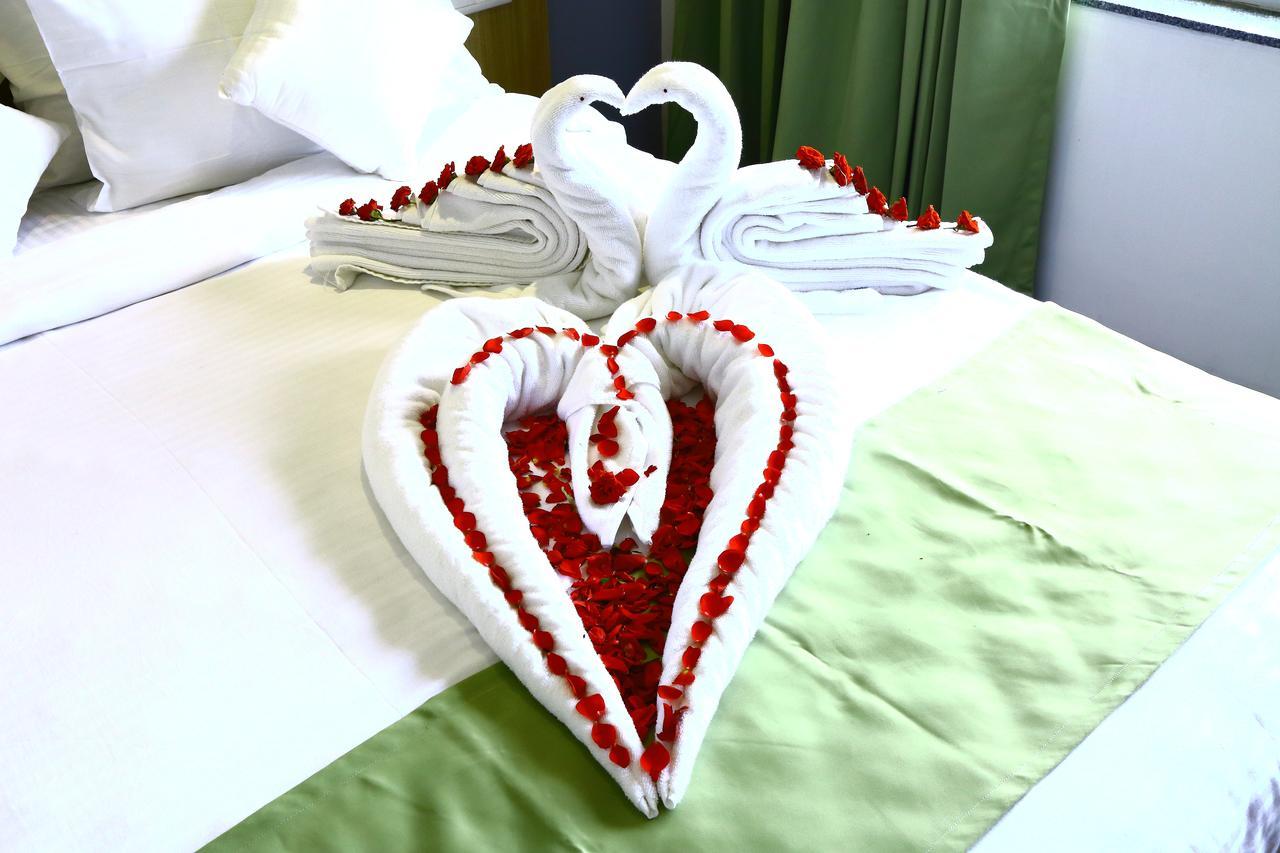 Abhayaa Hotel Visakhapatnam Bagian luar foto