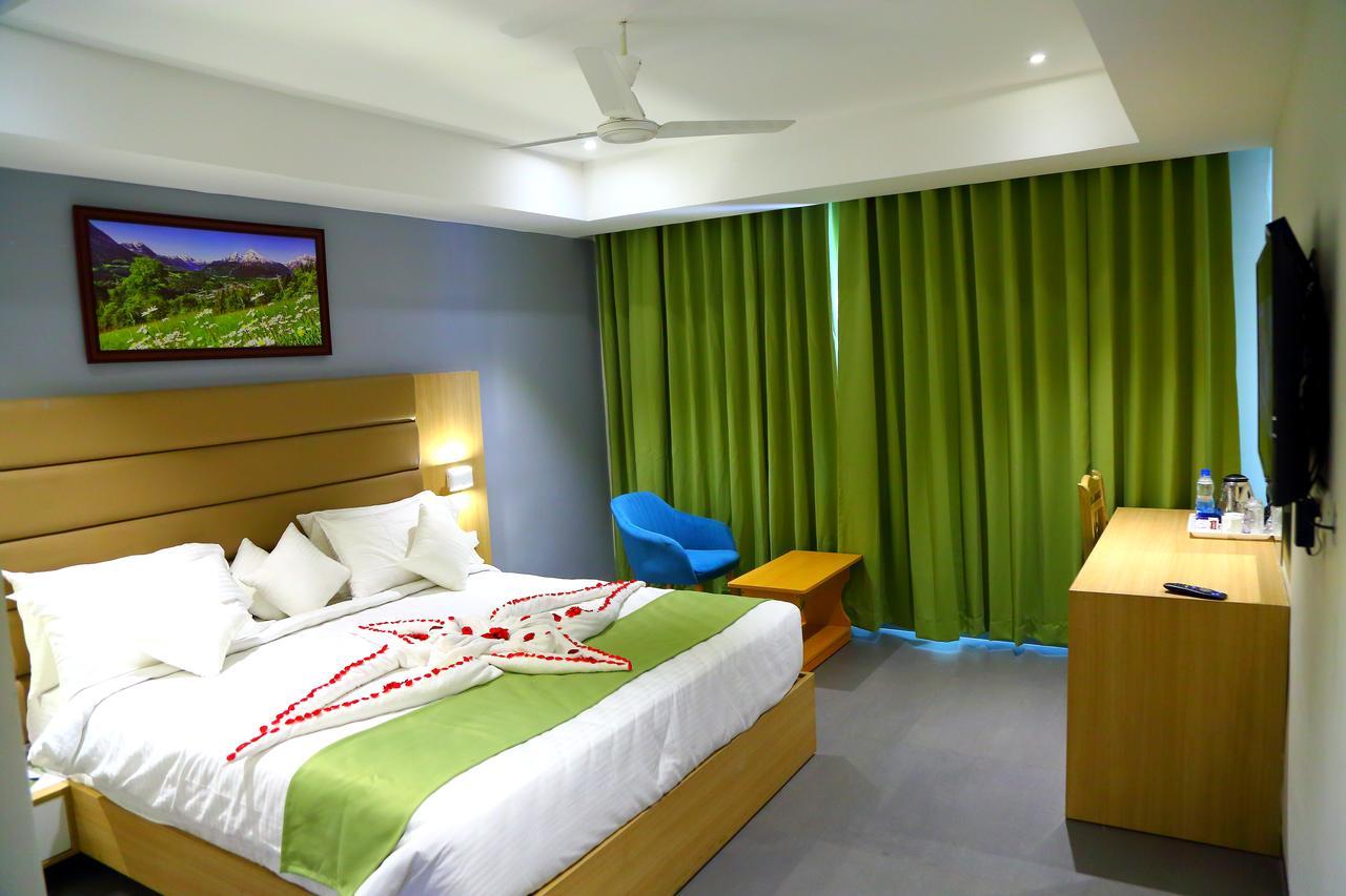 Abhayaa Hotel Visakhapatnam Bagian luar foto
