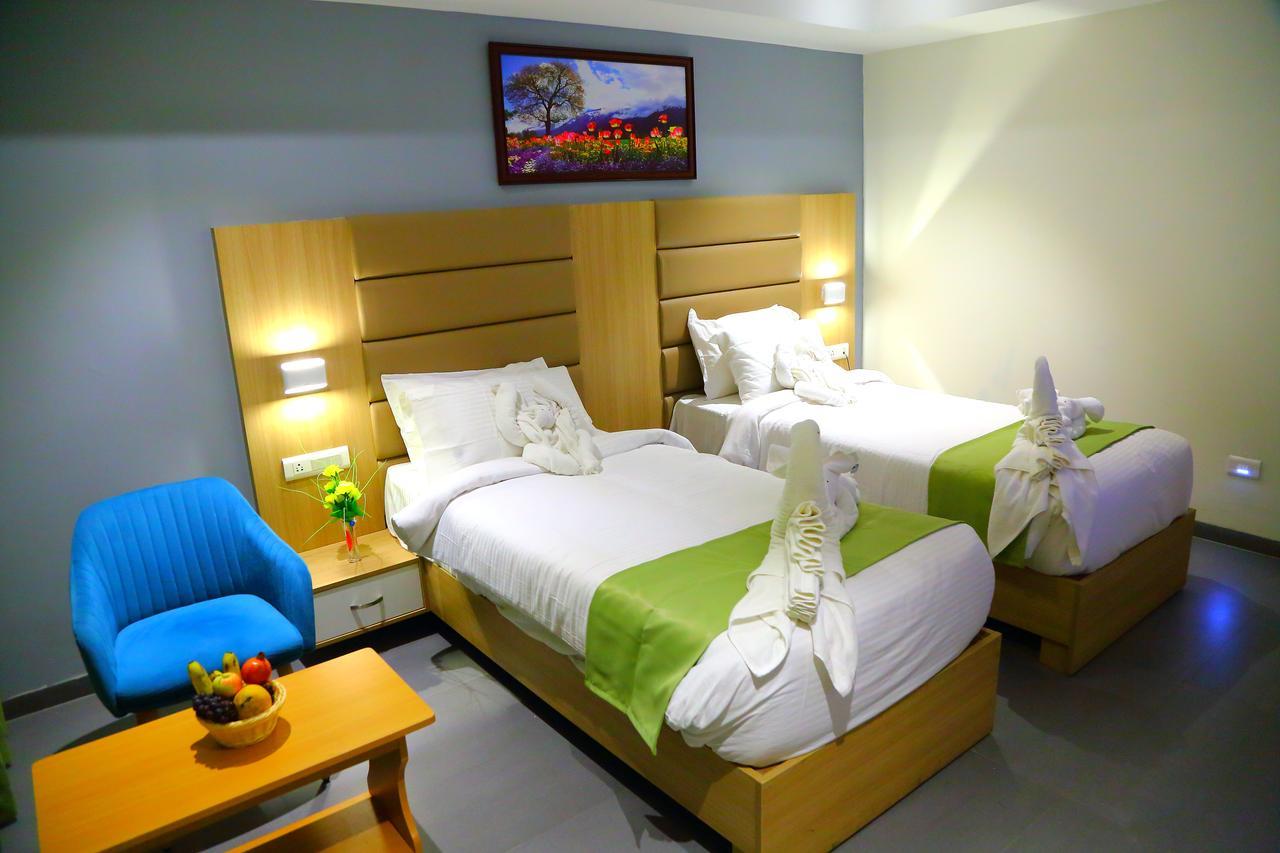 Abhayaa Hotel Visakhapatnam Bagian luar foto