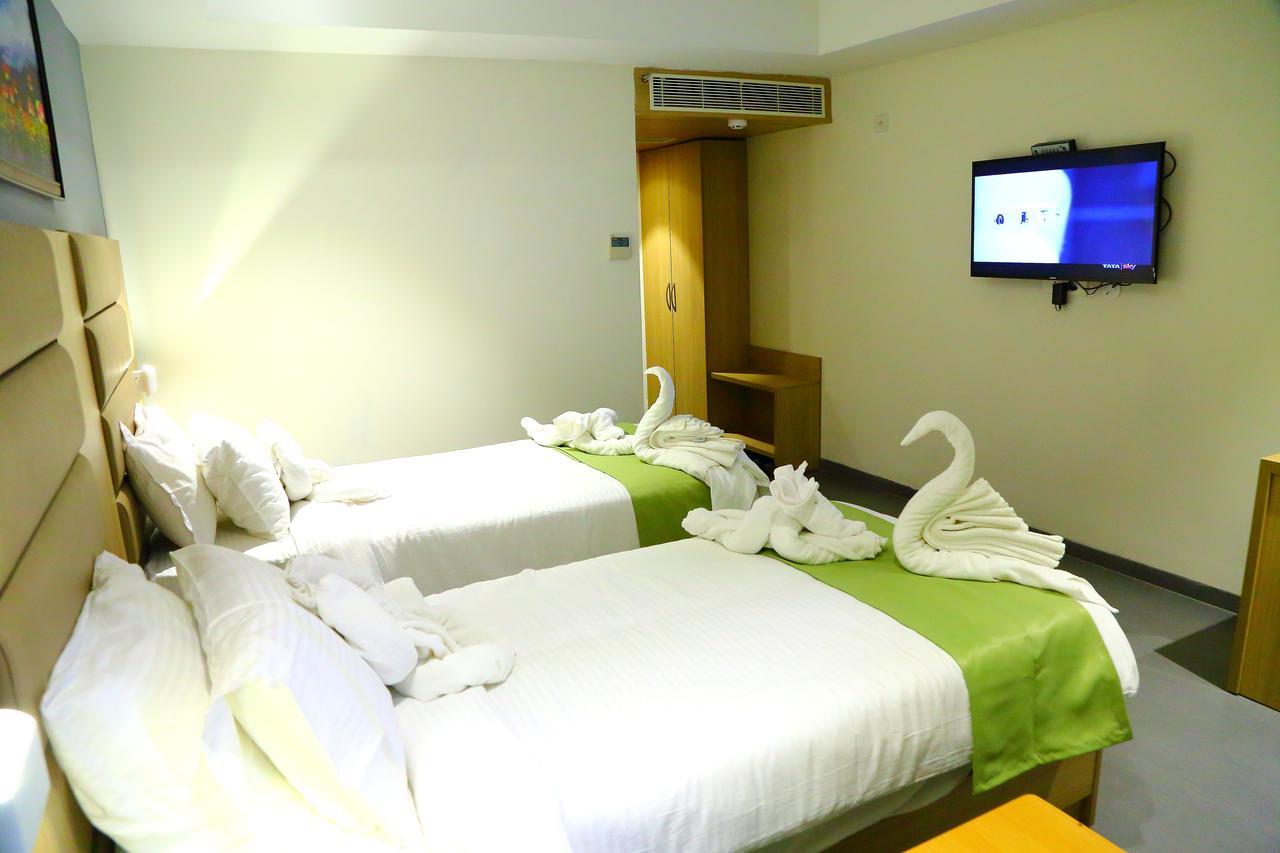 Abhayaa Hotel Visakhapatnam Bagian luar foto