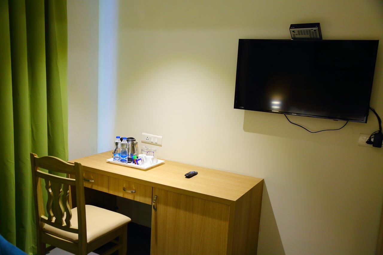Abhayaa Hotel Visakhapatnam Bagian luar foto