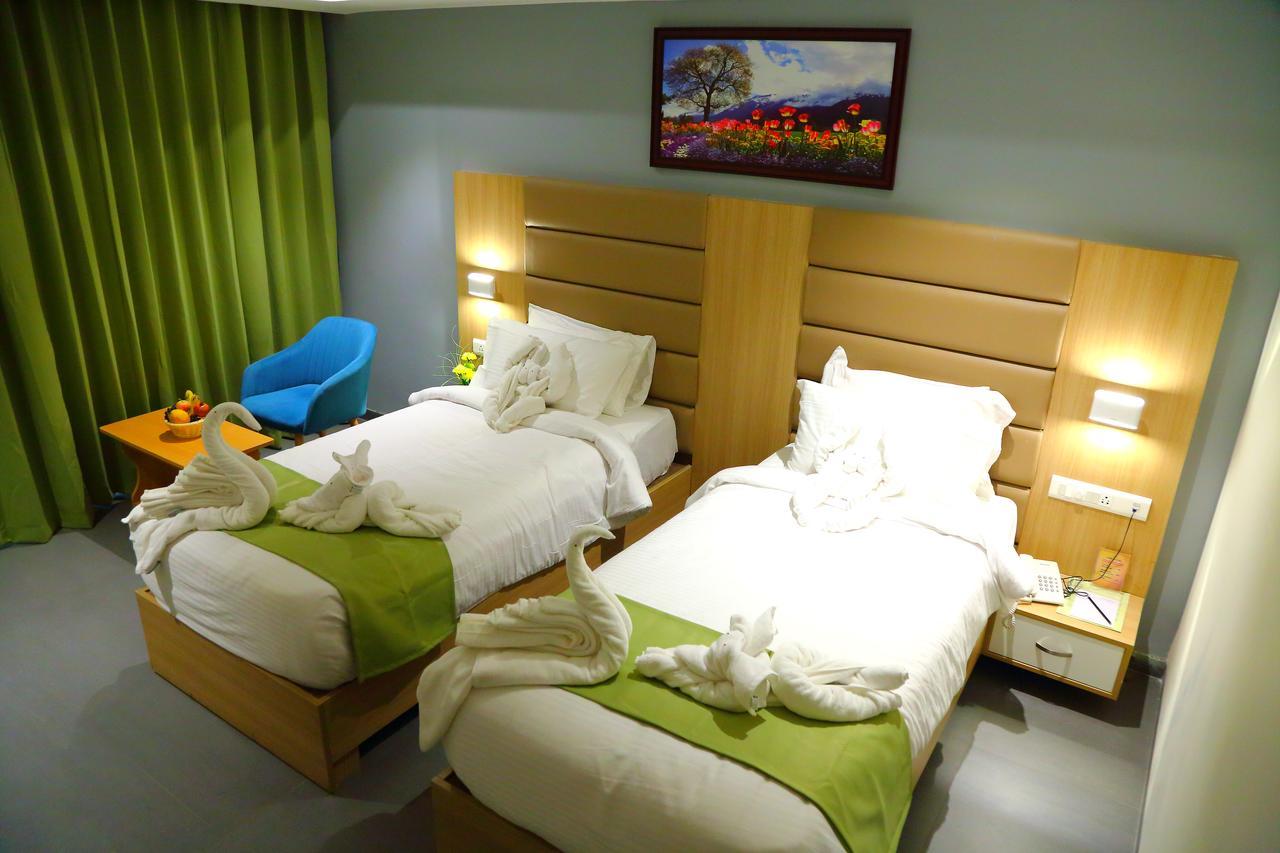 Abhayaa Hotel Visakhapatnam Bagian luar foto