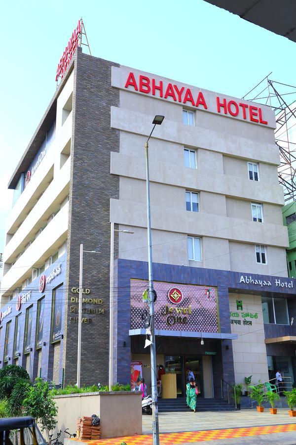 Abhayaa Hotel Visakhapatnam Bagian luar foto